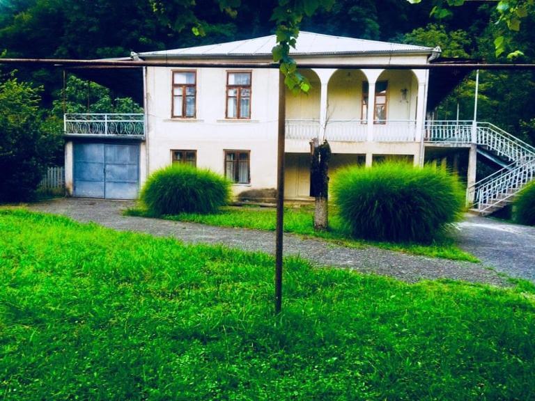 Ezo Hotel Jvari Buitenkant foto