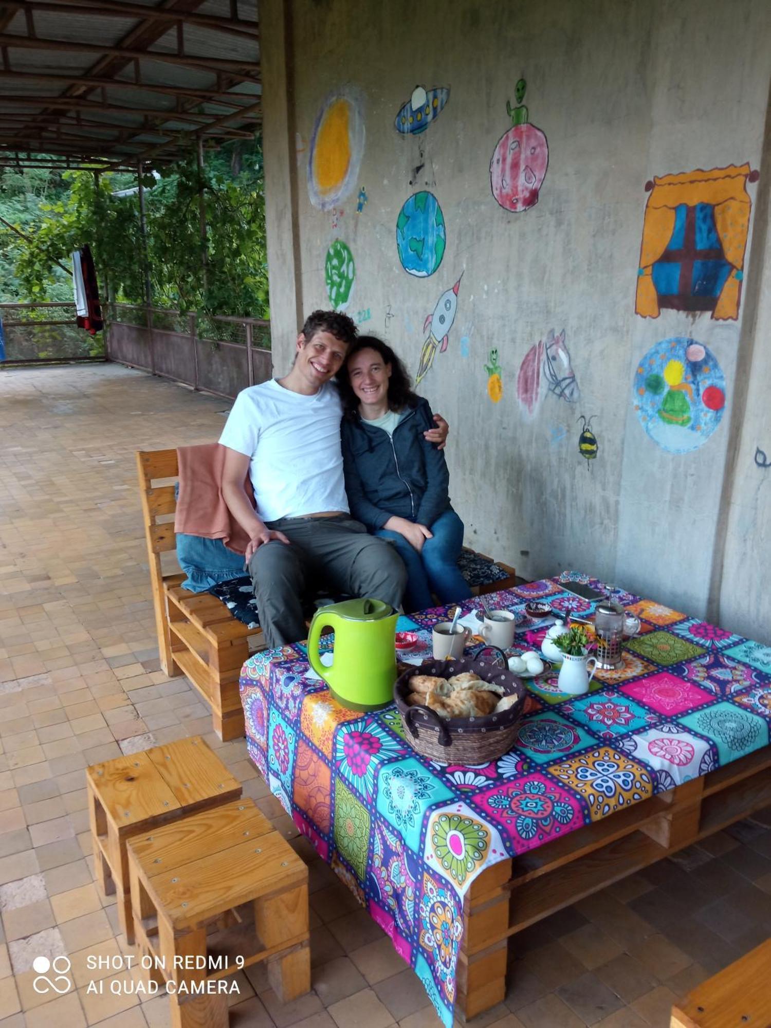 Ezo Hotel Jvari Buitenkant foto