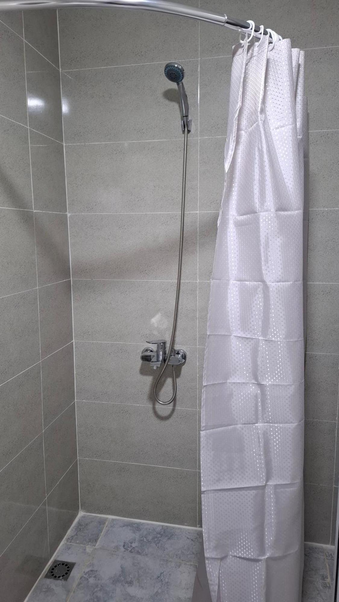 Ezo Hotel Jvari Buitenkant foto